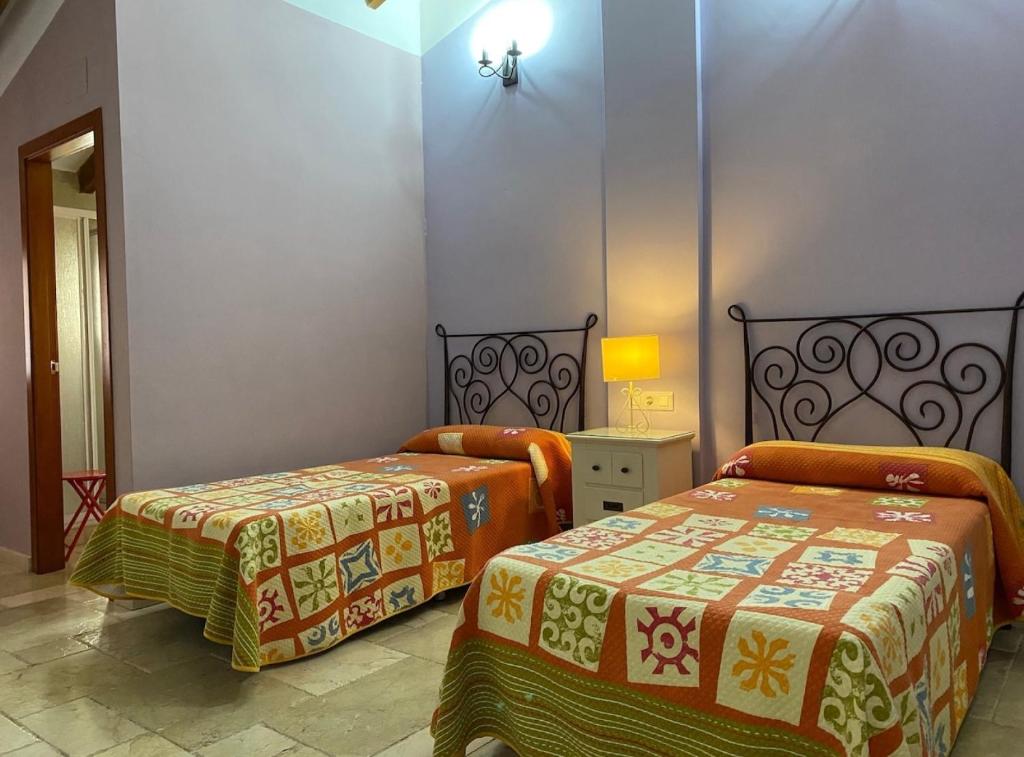 habitación con baño casa rural chella